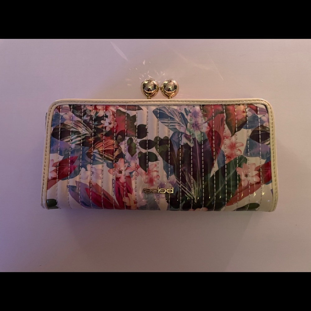 Women’s wallet